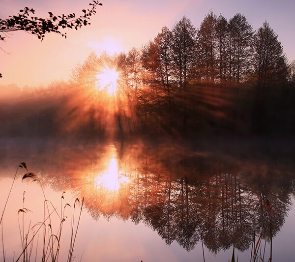 закат у озера