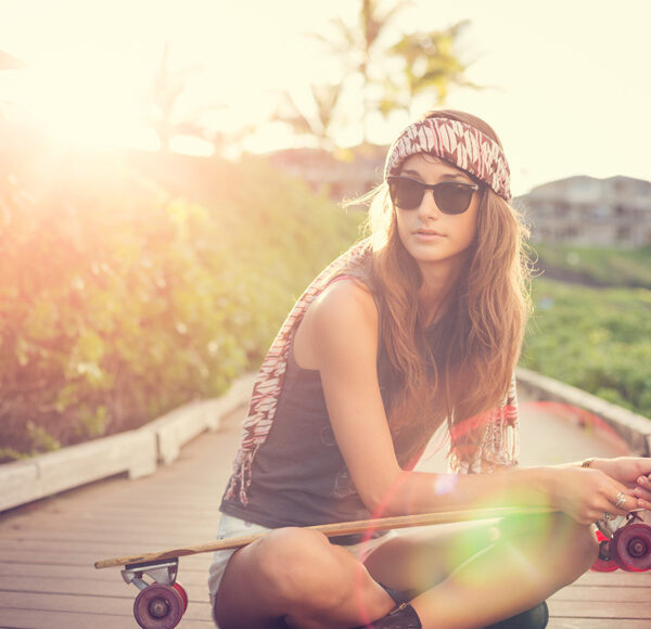 Девушка и скейт