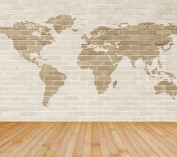 карта на кирпичной стене