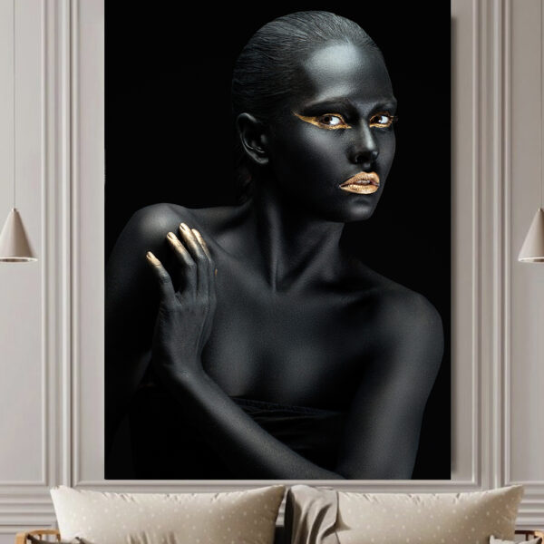 Модульная картина девушка с золотыми губами