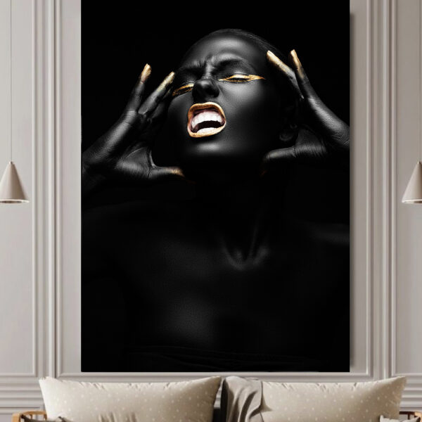 Модульная картина темнокожая девушка с золотыми губами