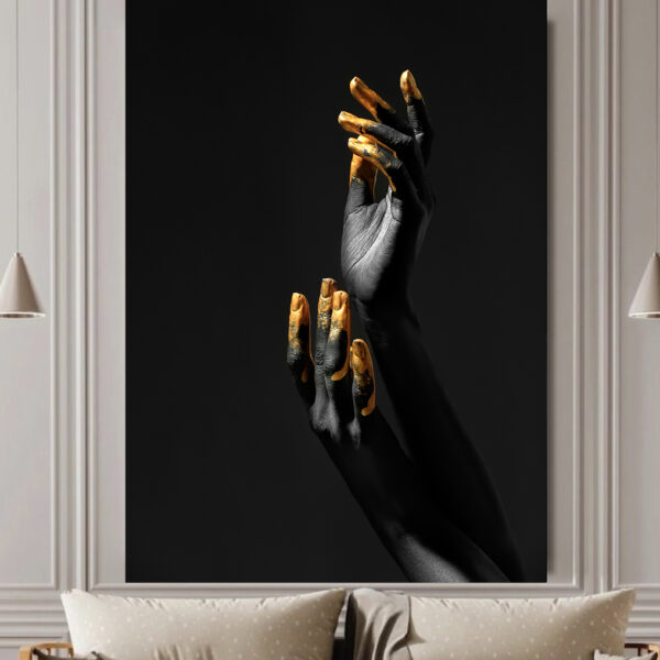 Модульная картина руки с золотой краской