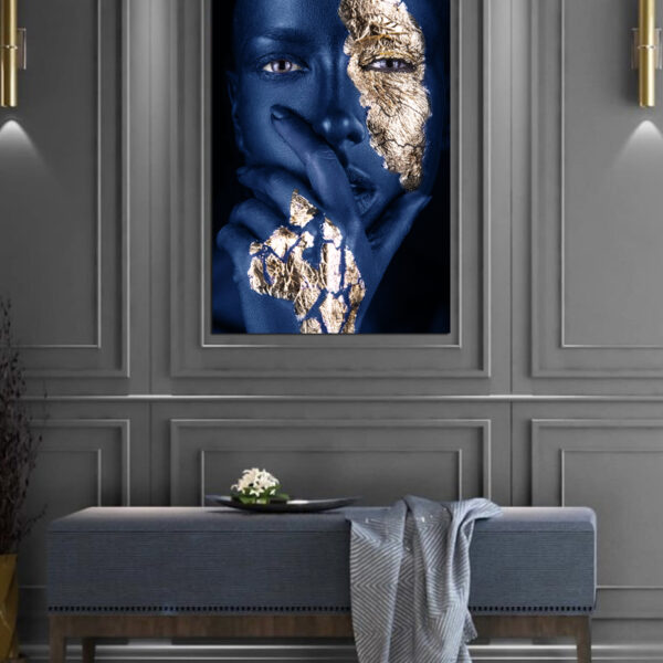 Модульная картина задумчивая девушка с золотом